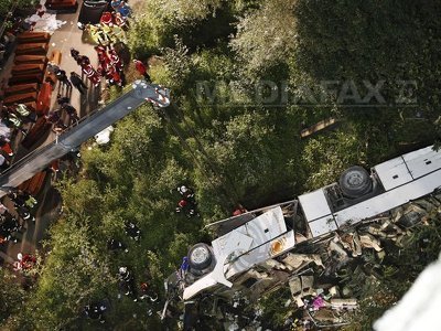 ACCIDENT GRAV în Italia: Cel puțin 38 de morți, după ce un autocar a plonjat peste un pod
