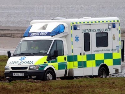 ACCIDENT cu un microbuz cu români în Marea Britanie: Trei oameni răniți grav după ce mașina s-a răsturnat pe o autostradă