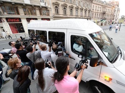 FRAUDA DE LA BACALAUREAT: Elevii care au susținut examenul la Liceul "Bolintineanu", audiați la Poliția Capitalei. Procurorii ridică înscrisuri și obiecte de la liceu