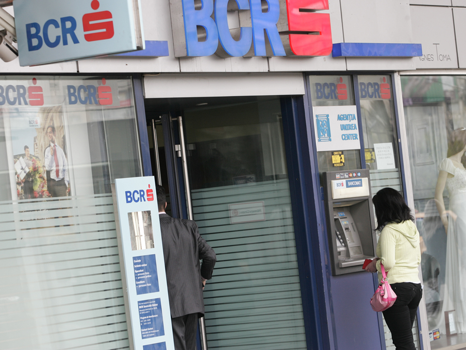 BCR caută clienți „ideali“ să le dea credite de consum