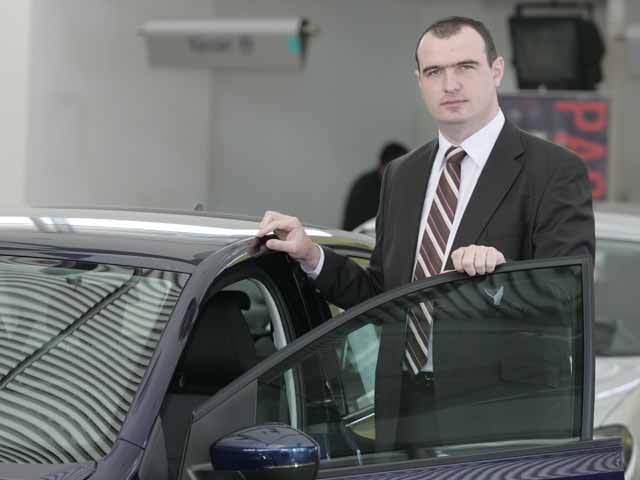 Dilema importatorilor auto: cum să le explice acționarilor că vânzările continuă să scadă, când politicienii anunță creștere economică