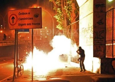 Noi PROTESTE în Brazilia cu ocazia vizitei Papei Francisc: Poliția a folosit gaze lacrimogene pentru a dispersa manifestanții