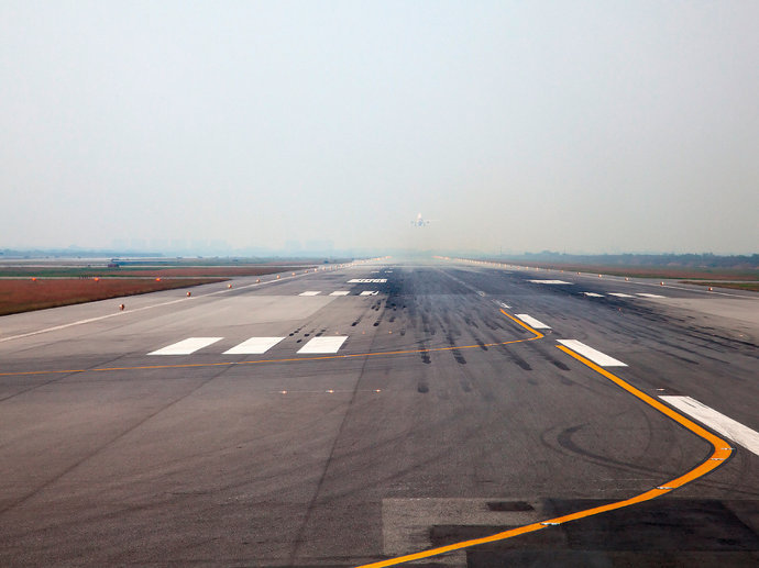 Aeroporturile rușinii: orașul din România unde zboară un singur pasager pe zi
