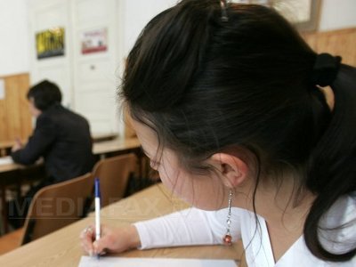 BACALAUREAT 2013: Peste 160.000 de candidați susțin, luni, prima proba scrisă la Limba română