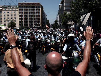 GREVĂ în Grecia: zeci de mii de bugetari denunță măsurile de austeritate