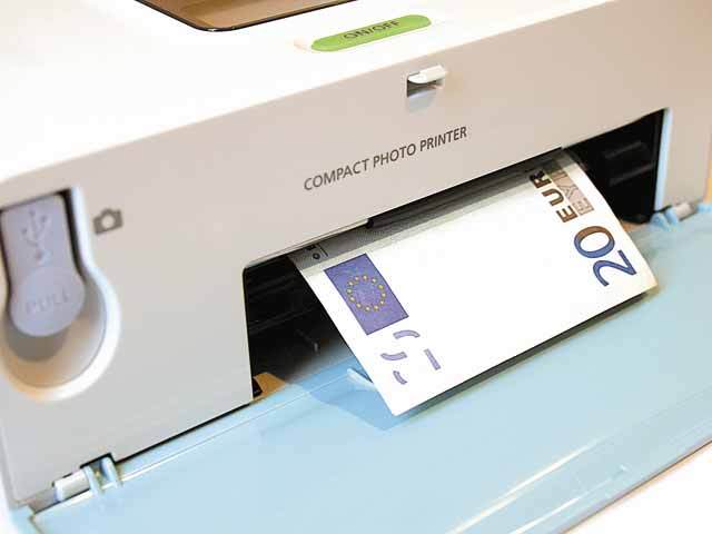 Numărul bancnotelor false a scăzut cu o cincime anul trecut: trei bucăți dintr-un milion au fost falsuri