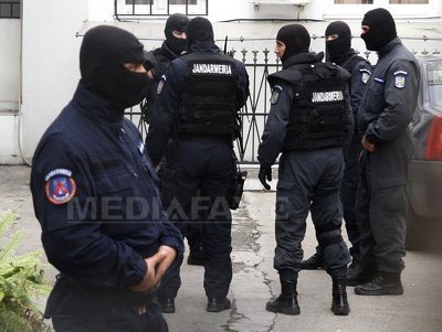 Percheziții în Capitală și 11 județe, la persoane suspectate de înșelăciuni prin metoda "accidentul"