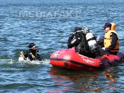 Elicopterul prăbușit în lacul Tăureni a fost scos din apă