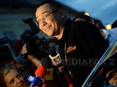 Ponta, despre contractele de privatizare: Lăsați-l pe Băsescu, că e la plajă sau la Cireșica