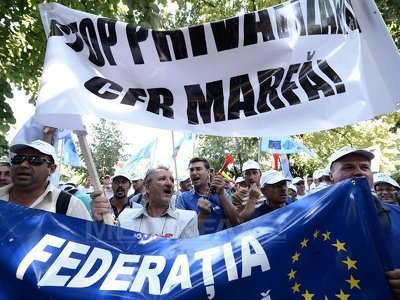 PROTESTELE sindicaliștilor CFR: Peste 2.500 de manifestanți cer oprirea privatizării CFR Marfă și "salarii decente"