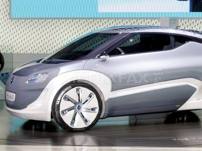 Ponta i-a fost copilot premierului francez în mașina Renault ZOE: Mă simt bine cu piloți în care am încredere