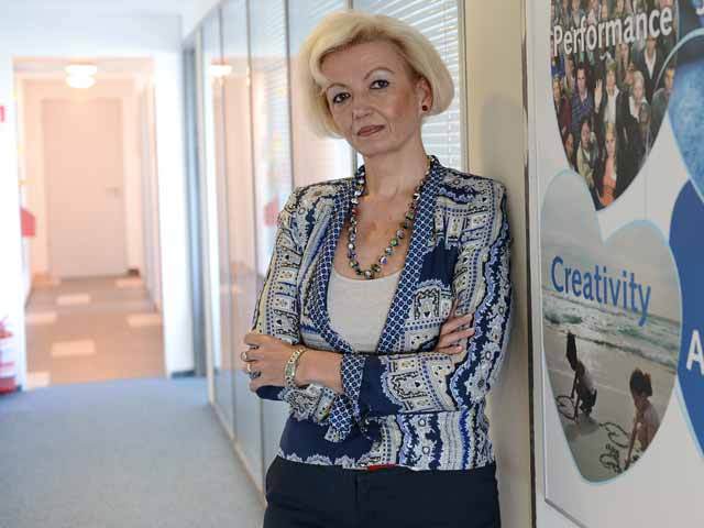 Școala nu pregătește tinerii pentru poziția de reprezentant medical, dar măcar au cunoștințe științifice bune în acest domeniu