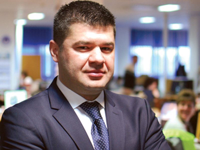 S-a angajat la Dacia la 24 de ani. Acum este director și a apărut la CNN