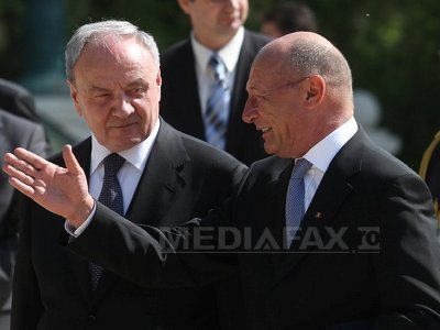 Președintele Băsescu, întâmpinat la Chișinău cu mici manifestații pro și contra unirii