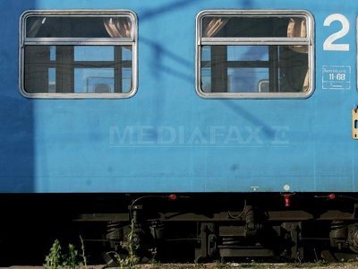 O persoană a murit după ce mașina în care era a fost lovită de un tren, la ieșirea din Capitală