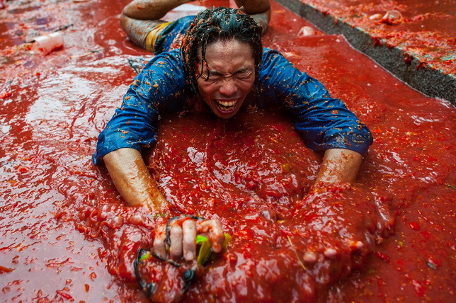 POZA ZILEI: La Tomatina
