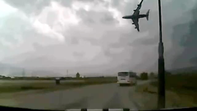 Un avion de mici dimensiuni s-a prăbușit în Germania
