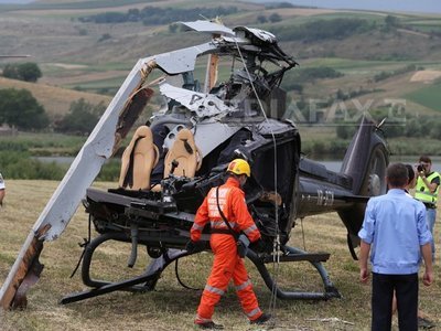ELICOPTERUL PRĂBUȘIT în Mureș - Concluziile legiștilor: Trei oameni au murit din cauza traumatismelor, iar doi s-au înecat