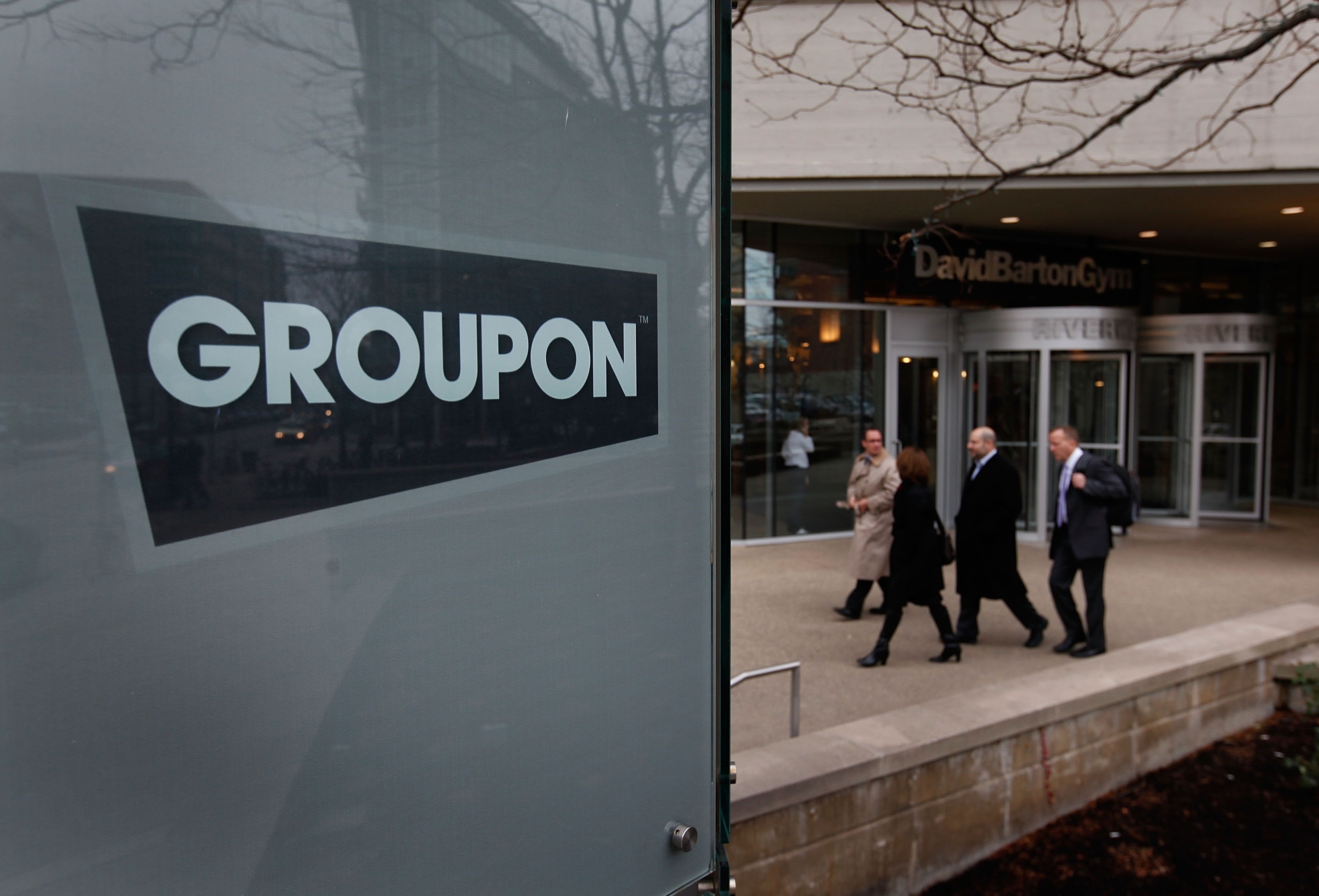 Groupon intră pe terenul Amazon