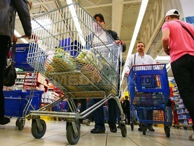România a avut în iunie a treia mare scădere anuală din UE a volumului vânzărilor de retail