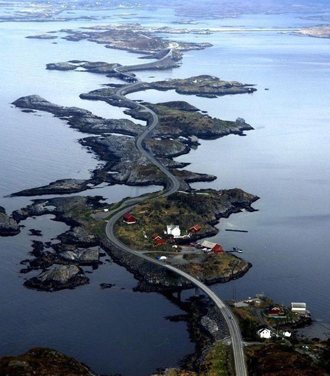 Imaginea zilei: drumul din oceanul Atlantic - Norvegia