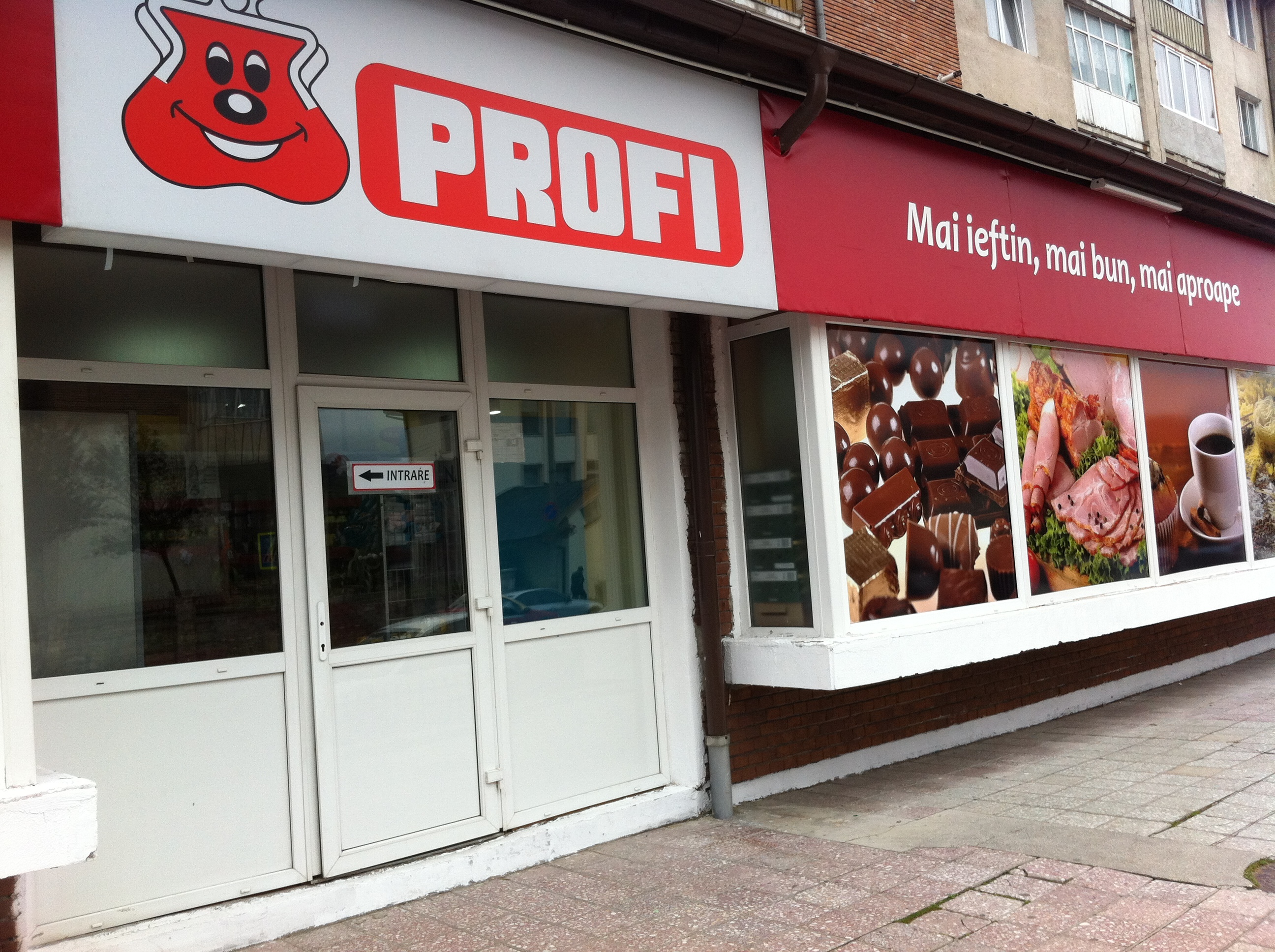 Profi declară război rivalilor de la Lidl. Ce mesaj afișează la intrarea în cel mai nou magazin