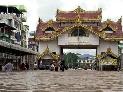 INUNDAȚIILE DIN MYANMAR: Trei morți și peste 30.000 de persoane evacuate