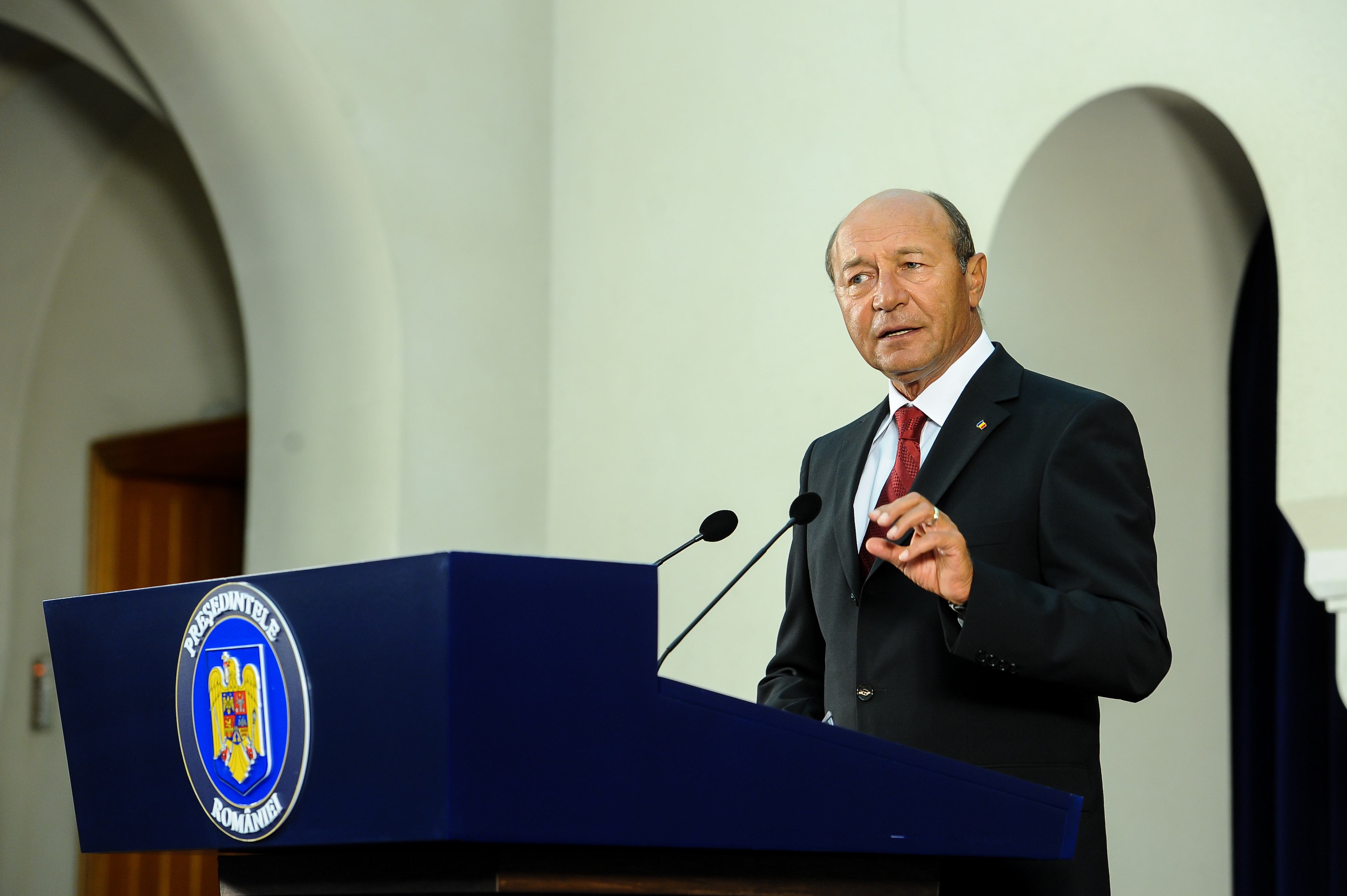 Traian Băsescu atacă la CCR legea referendumului. Are șanse să câștige?