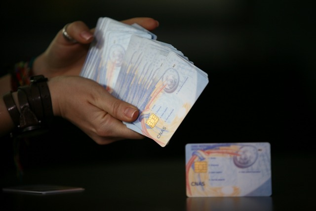 Contractul pentru cardurile europene de sănătate, atribuit companiei S&T Romania SRL, singura firmă înscrisă la licitație