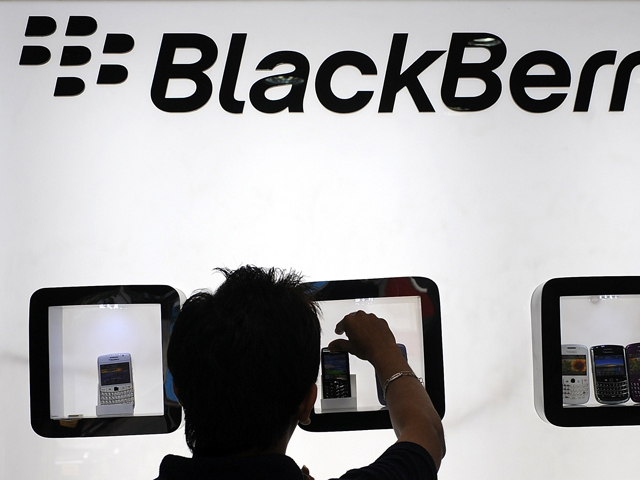 Aproape jumătate din angajații BlackBerry sunt pe lista de concediere - WSJ