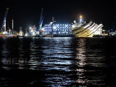 Redresarea pachebotului Costa Concordia s-a încheiat