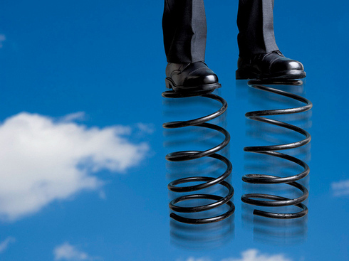 Un român din zece folosește stocarea în cloud; trei sferturi spun că le-ar plăcea să folosească ochelarii Google