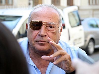 Băsescu: Un "inculpat", un "infractor" strigă pe propria-i televiziune să iau mâna de pe Justiție