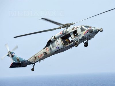Două persoane, date dispărute în accidentul de elicopter US Navy în Marea Roșie