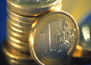 Euro a închis săptămâna sub 4,47 lei. Cum au evoluat valutele din regiune