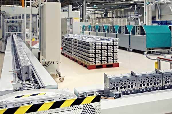 Comenzile noi din industrie au scăzut în iulie, dar sunt pe plus la șapte luni