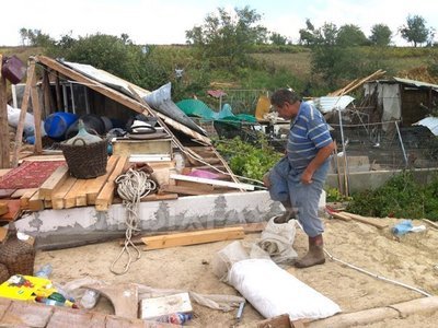 Instituții publice și societăți comerciale strâng alimente, haine și medicamente pentru sinistrații din Galați