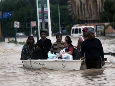 Furtuni tropicale în Mexic: Cel puțin 40 de morți și 230.000 de sinistrați, din cauza intemperiilor