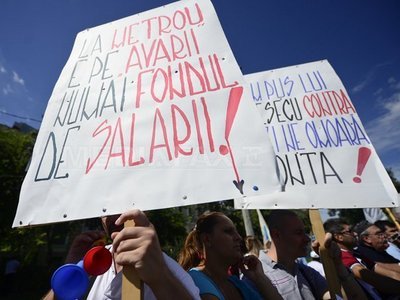PROTEST la sediul Guvernului: Peste 1.500 de sindicaliști din transporturi cer majorarea salariilor