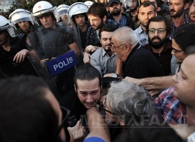 INCIDENTE în apropierea aeroportului din Istanbul: Poliția a folosit gaze lacrimogene împotriva manifestanților