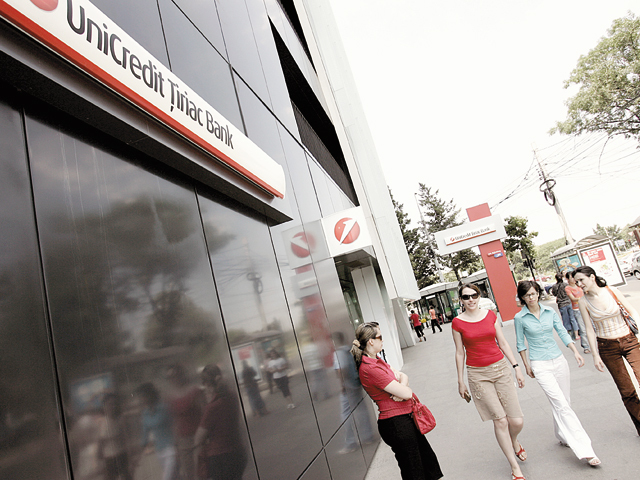 UniCredit a raportat o rată de credite neperformante de 11,17% pe semestrul întâi