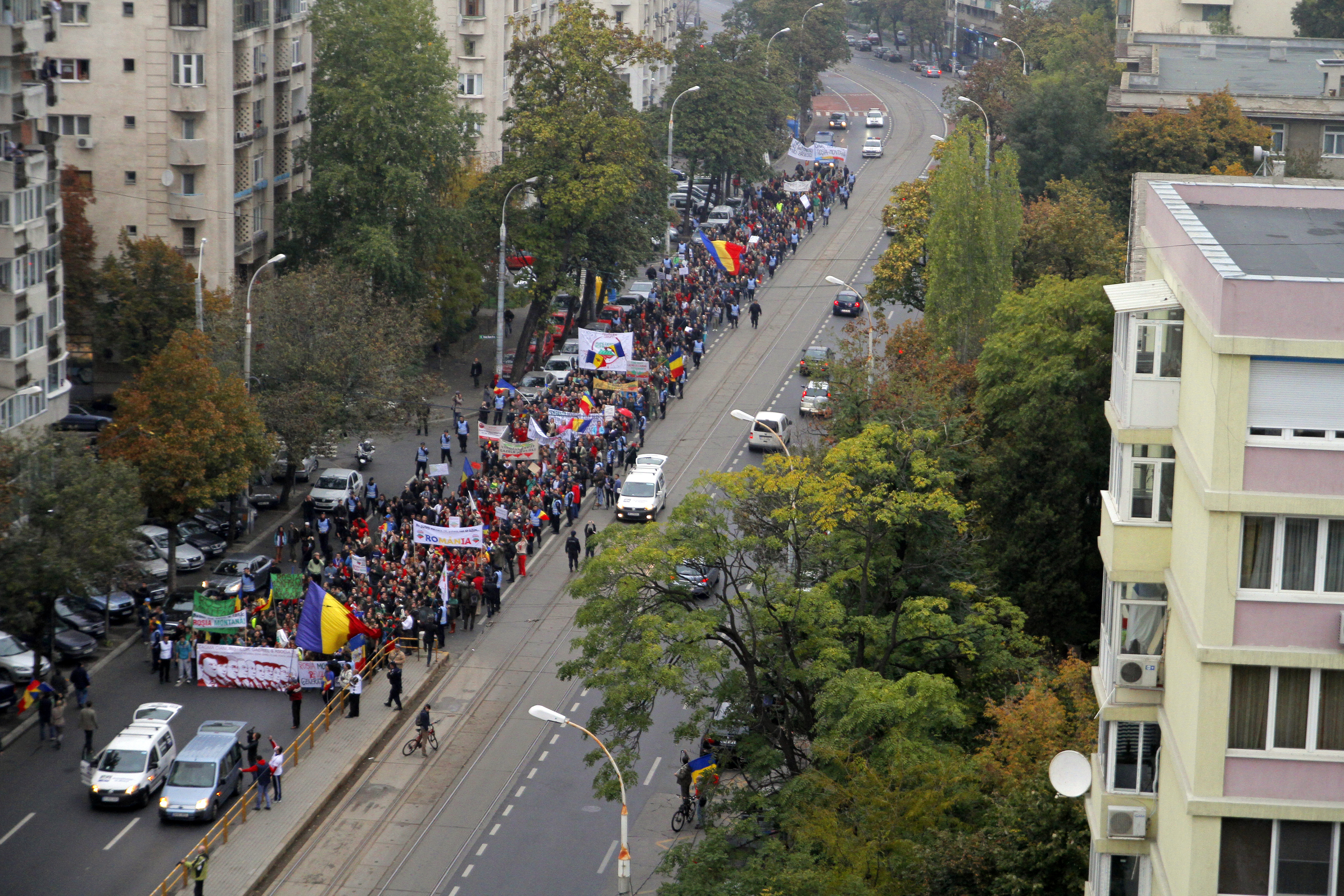 Protestatarii față de proiectul Roșia Montană au blocat Piața Universității din București