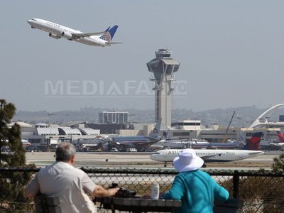 Dispozitive explozive improvizate pe aeroportul din Los Angeles