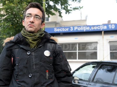 Dosarul privind agresarea ministrului Barbu: Peste 30 de persoane, în fața Secției 10 de Poliție pentru a-i susține pe Crăciun și Alexe