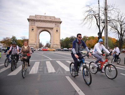BICICLEȘTI. Bucureștenii sunt așteptați din nou, sâmbătă și duminică, să facă mișcare în aer liber