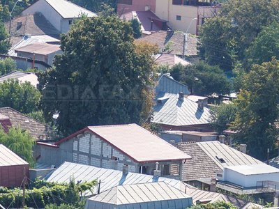 Ponta cere ministerelor să încerce să-i convingă pe gălățenii aflați în zona seismelor să se mute