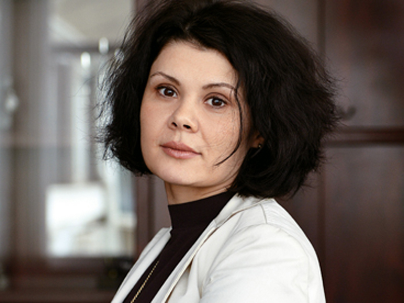 Tânăra care conduce cea mai mare fabrică de mezeluri din România