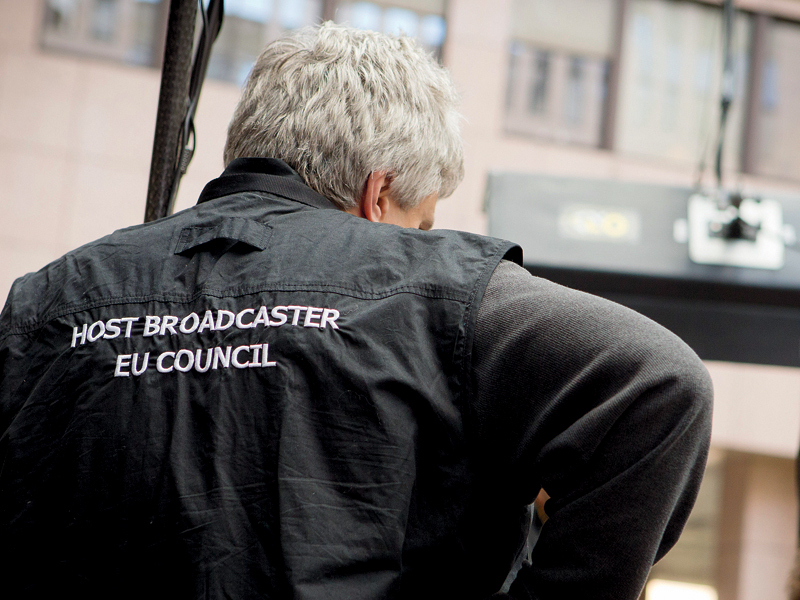 Cine are urechi de auzit Europa