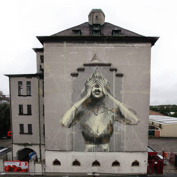 Se caută un Banksy la feminin (GALERIE FOTO)