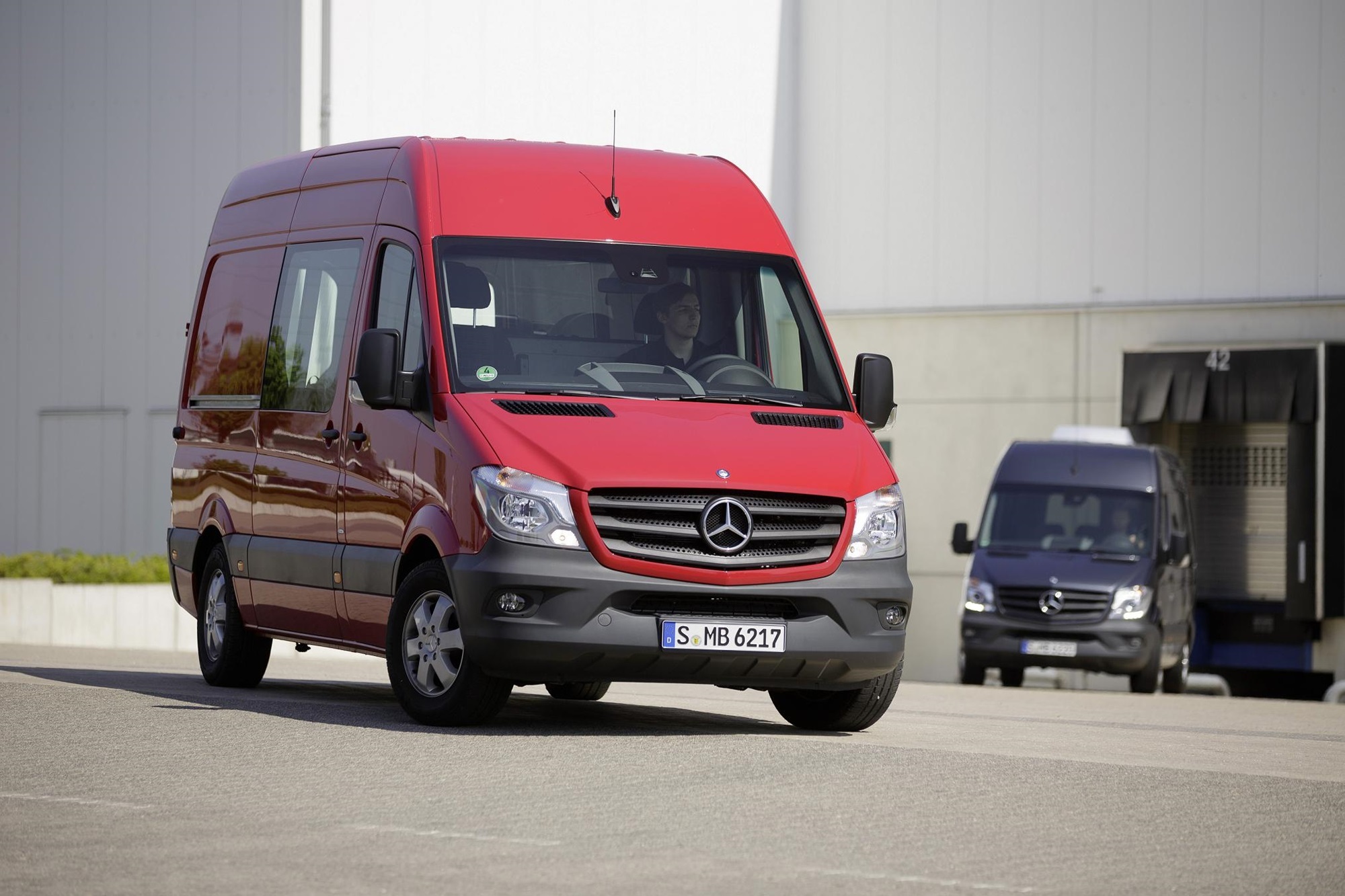 Noul Sprinter vine în România cu prețuri de la 27.500 de euro. Mercedes-Benz vrea vânzări cu patru cifre pe piața locală